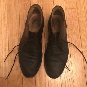 Men’s black leather Frye chukkas